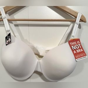 NWT Warner’s underwire t-shirt bra. White. Size 36DD. Adjustable straps.